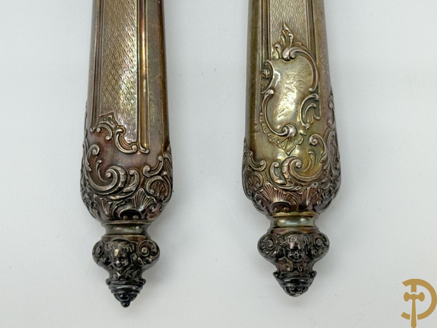 Vleesbestek met Neo Renaissance motieven, met zilverpoinçons
