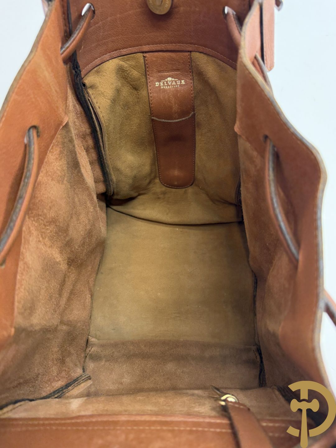 Bruin lederen handtas Delvaux + cognac lederen schoudertas Equivoque Delvaux