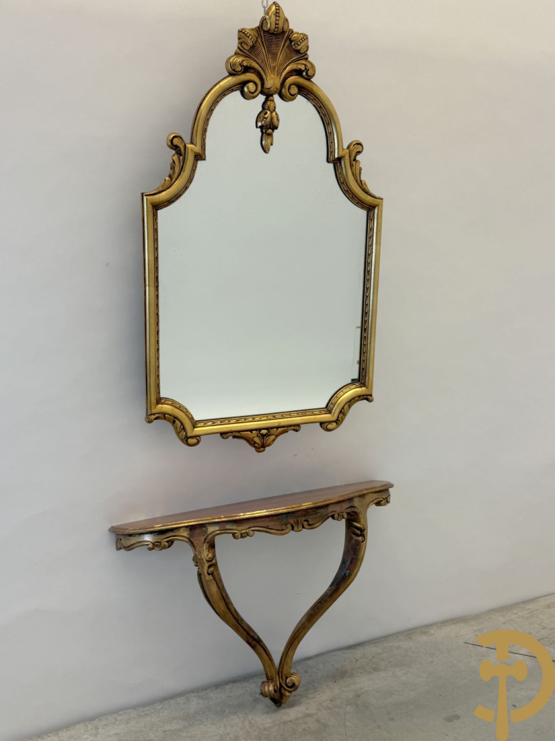 Vergulde spiegel met rocailles + console Louis XV stijl