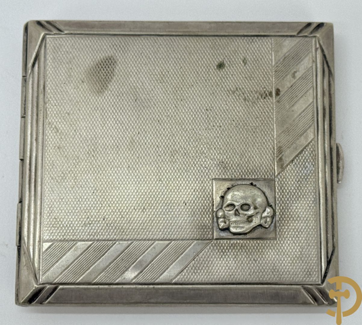 Vier verzilverde sigarettenetui