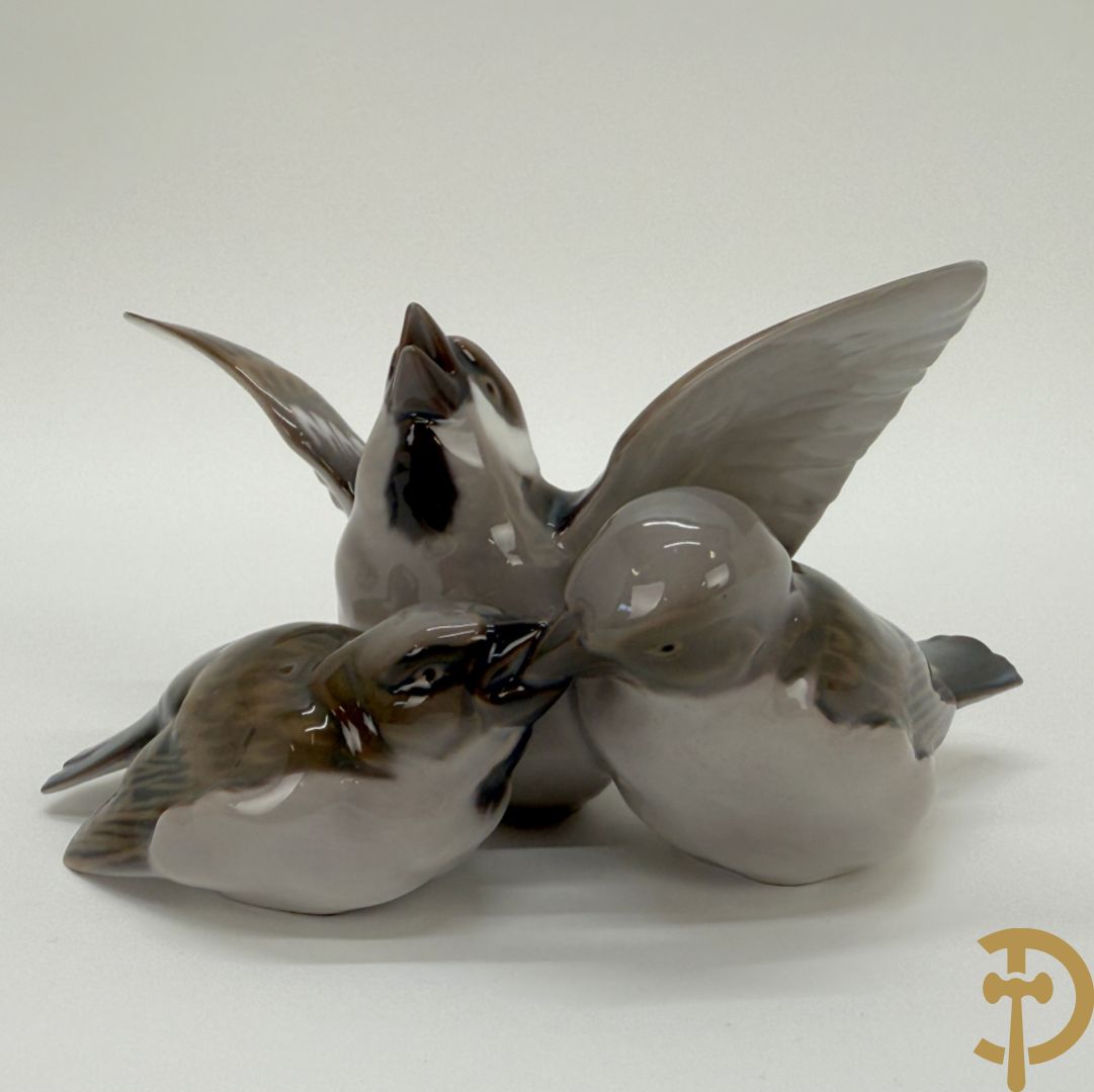 Reeks biscuitbeelden in Royal Copenhagen o.a. saterfiguur met bok, vogeltjes, hond, muis, ijsbeer, schaaltje