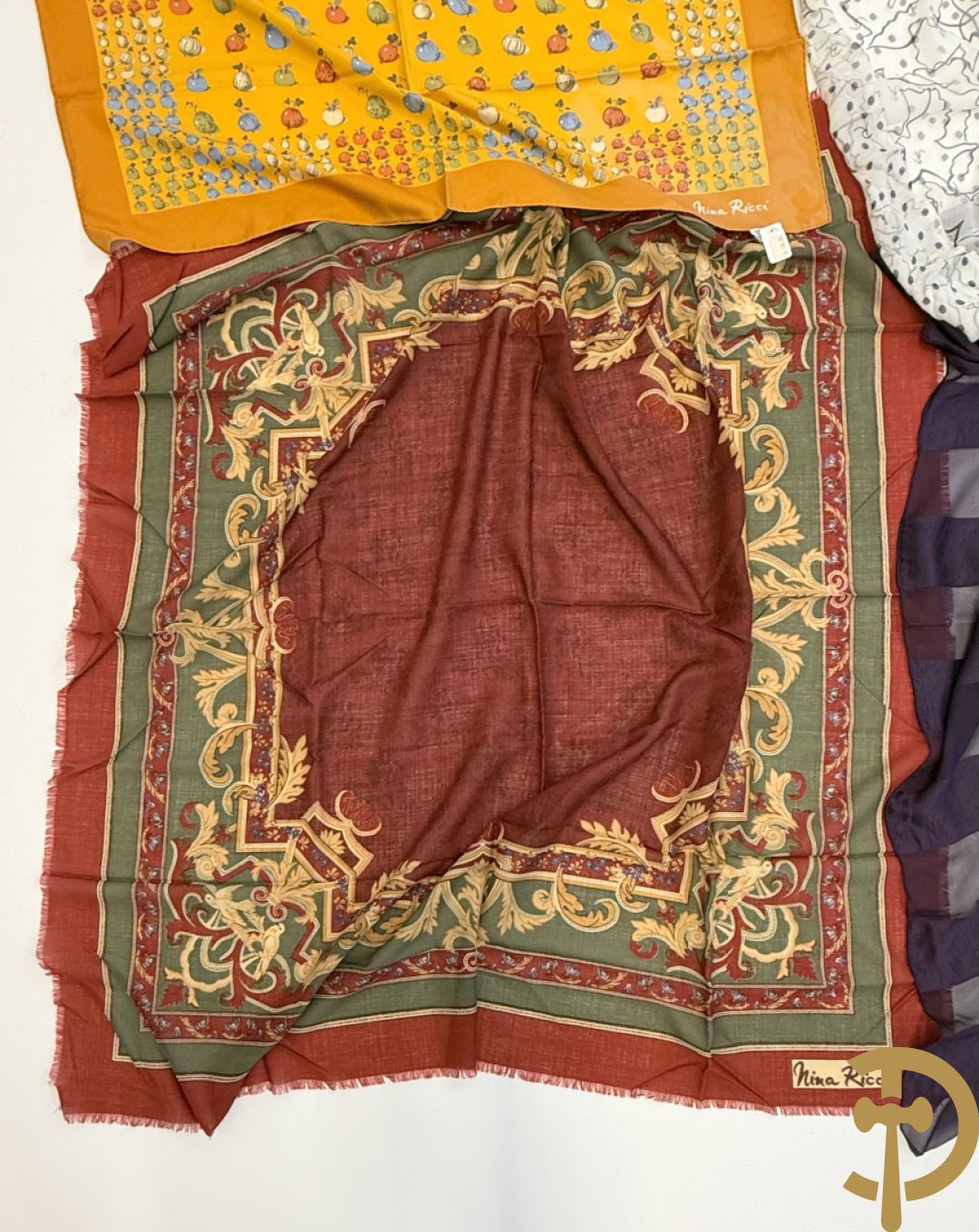 Vier foulards Nina Ricci (nooit gedragen komt uit winkel restant)