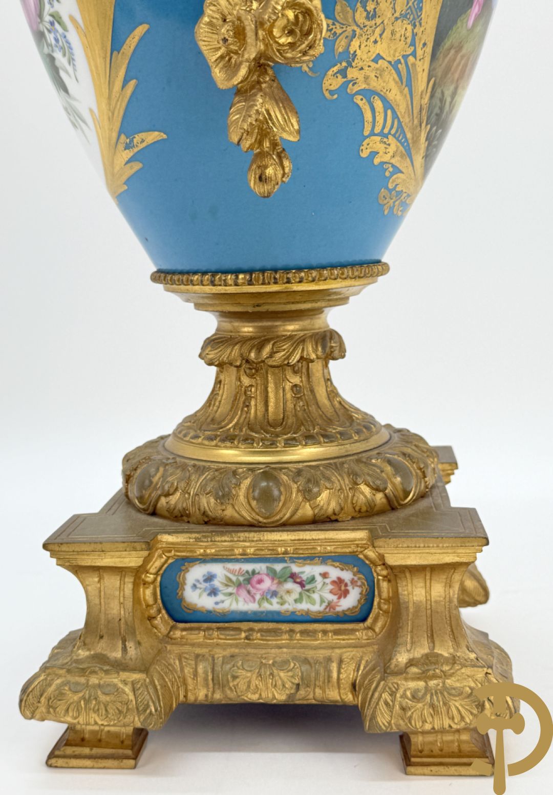 Driedelige bronzen Franse garnituur bezet met cupido