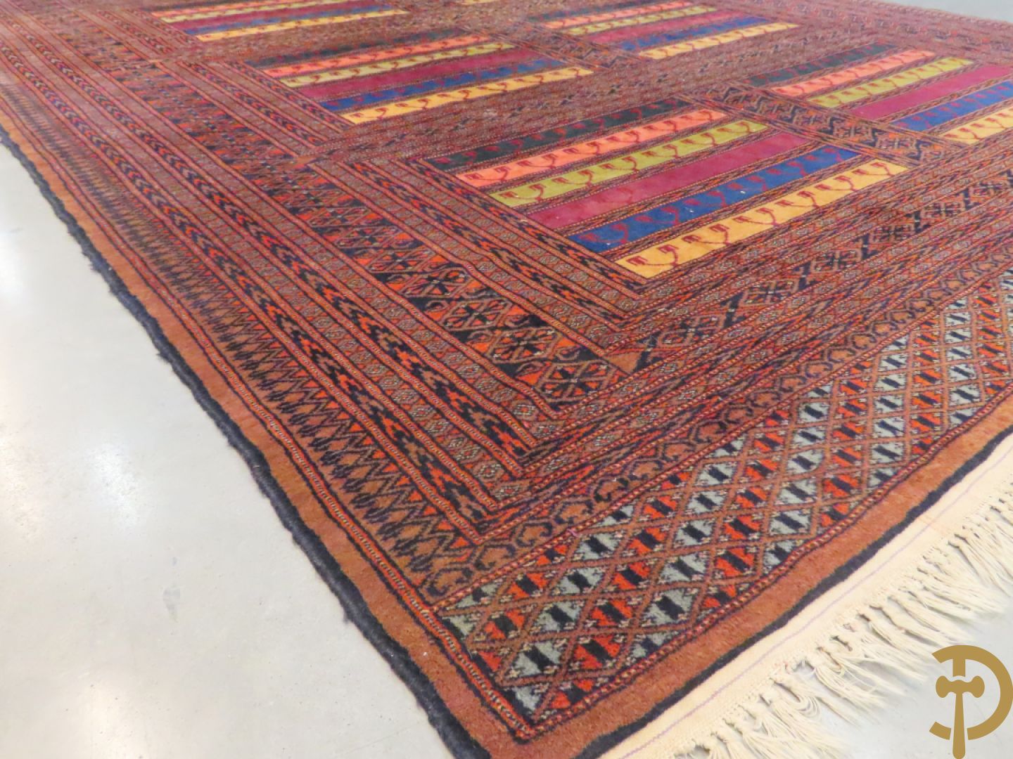 Oosters handgeknoopt tapijt