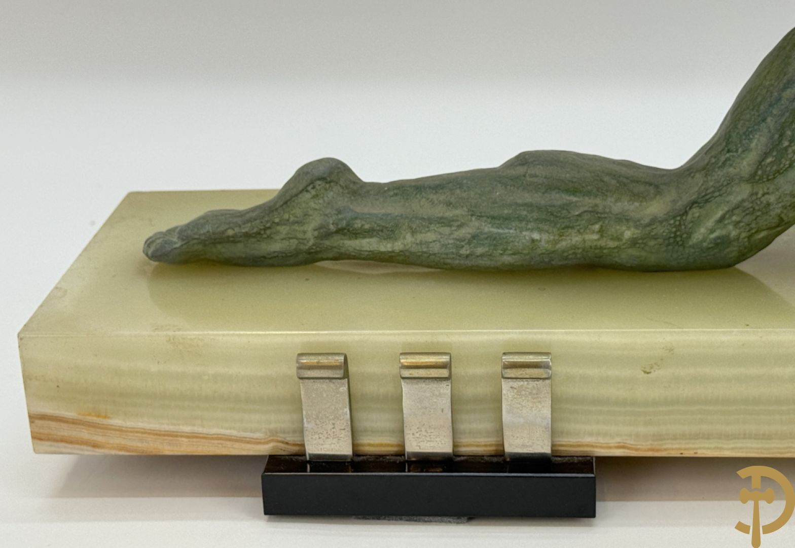 Kunstbronzen Art Deco beeld van boogschutter op onix marmeren basis