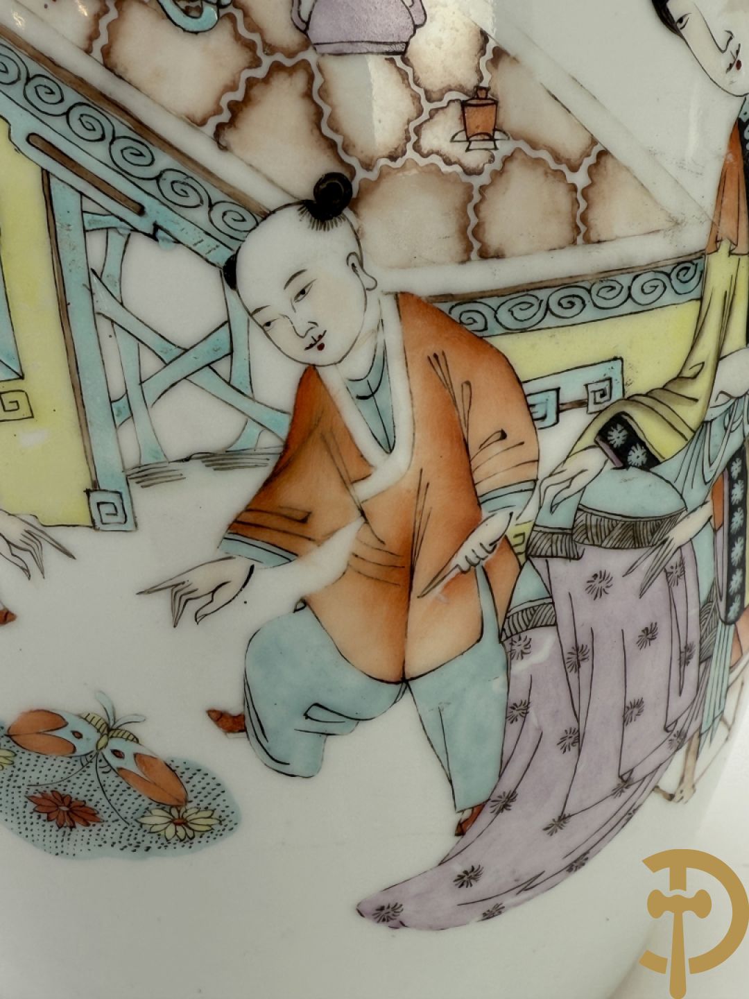 Chinese porseleinen cachepot met decor van dames en kind