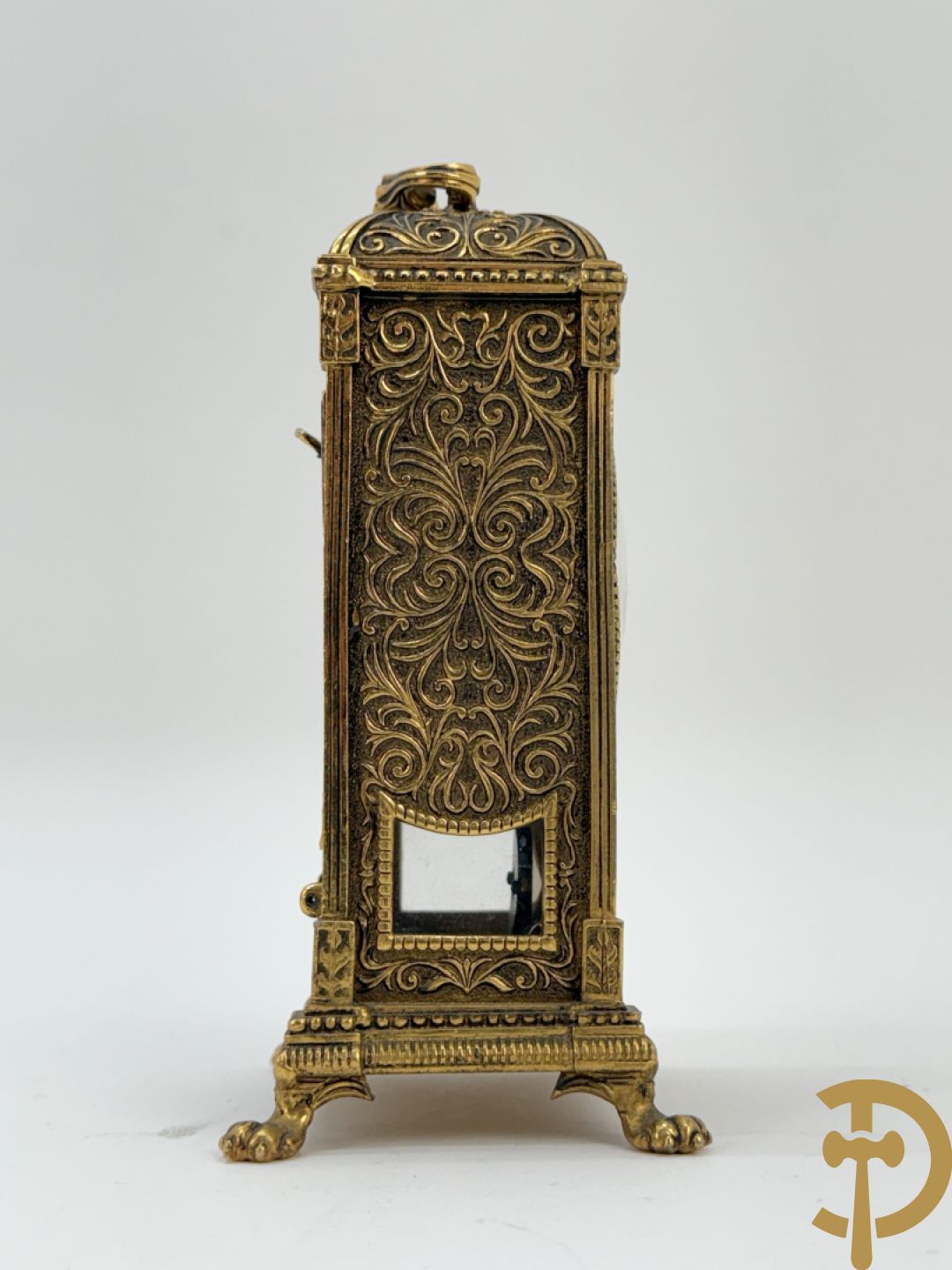 Zes miniatuurklokjes w.o. cupido houdende een pendule, marmeren kapelklokje, 2 reiswekkers, Napoleon III pendule in koper en zamak klokje