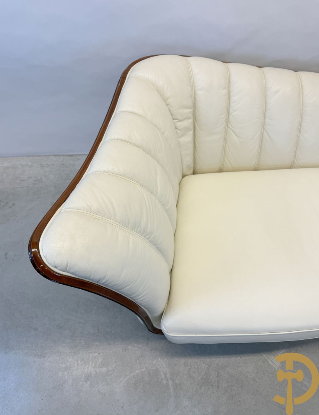 Wit lederen design zetel, Nieri getekend