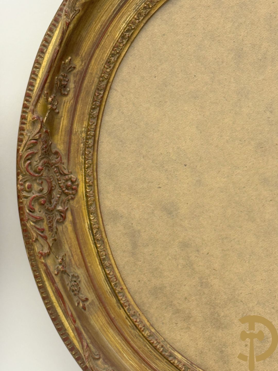 Twee ovale Louis XV lijsten (1 met spiegel en 1 met glas)