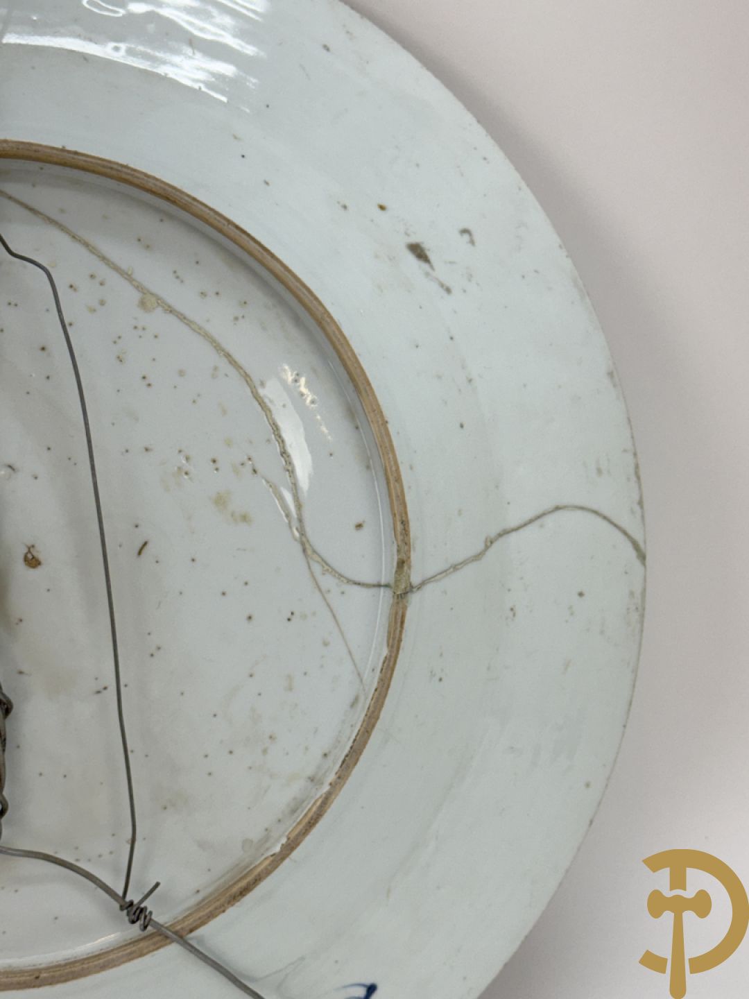 Chinese porseleinen schotel met planten- en vazenmotieven, 19e