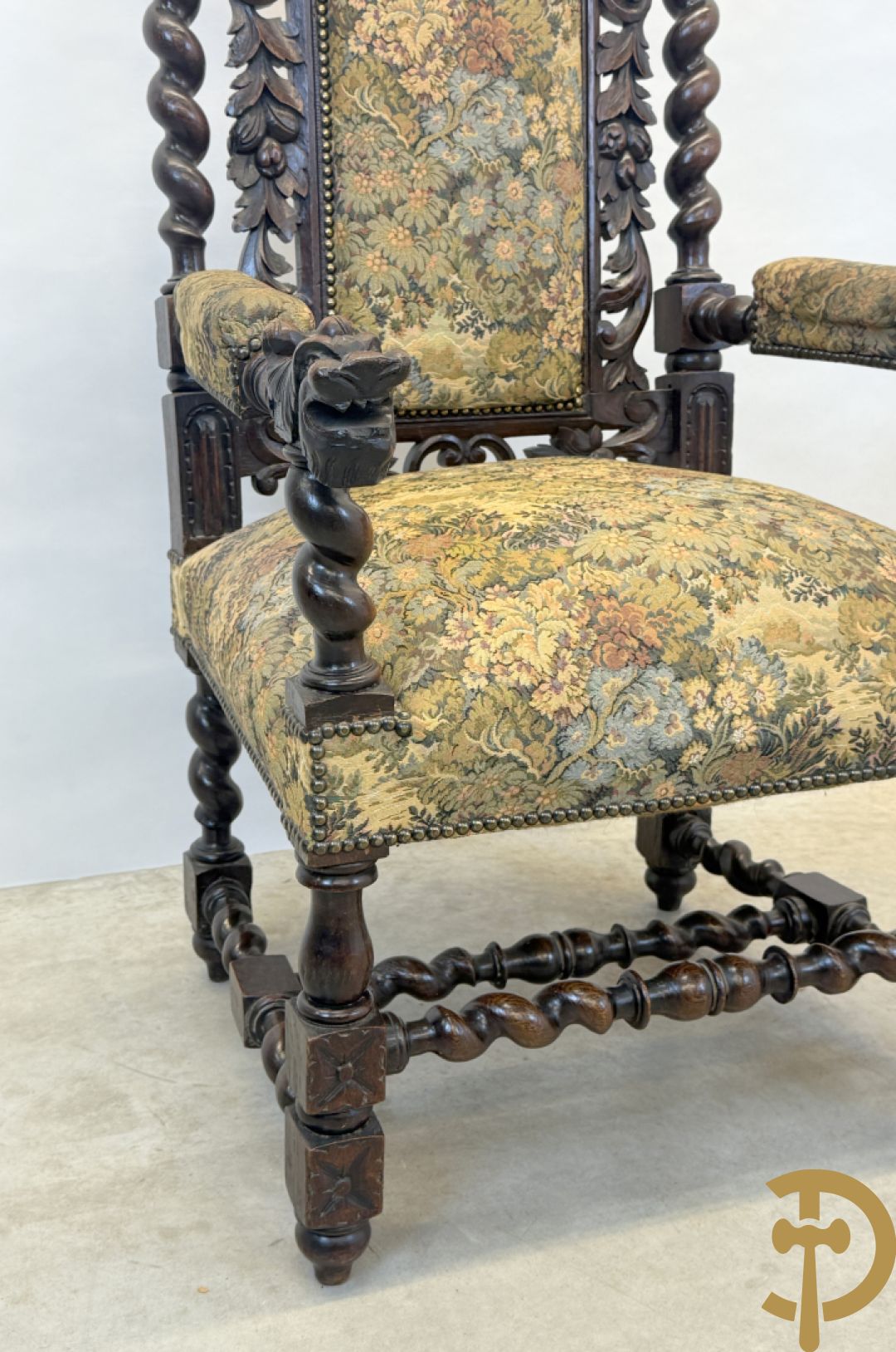 Paar massief eiken jacht armzetels met sculptuur van bladranken en vogelmotieven