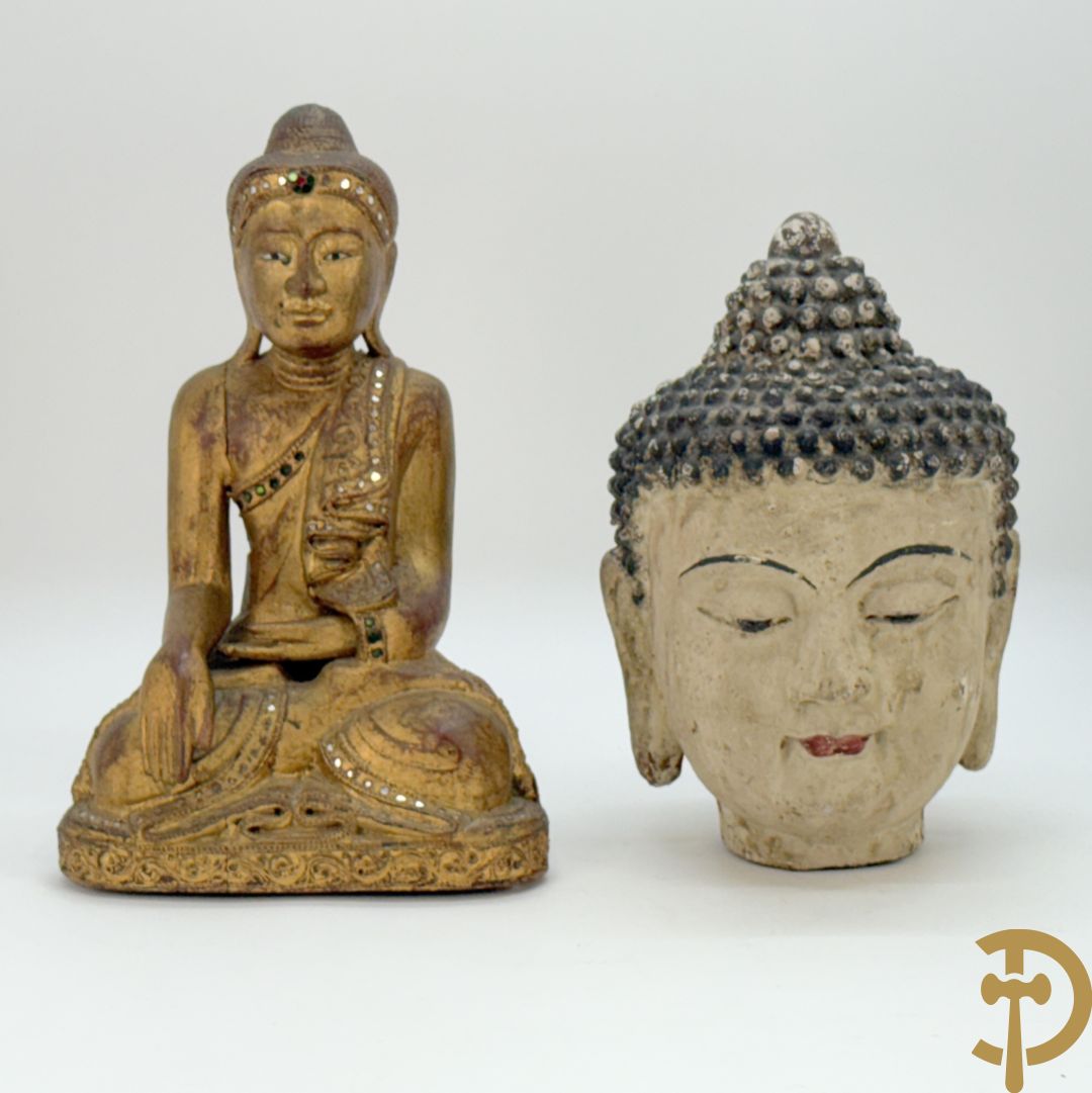 Handbeschilderd ijzeren boedhahoofd + vergulde houtgesculpteerde zittende boedha