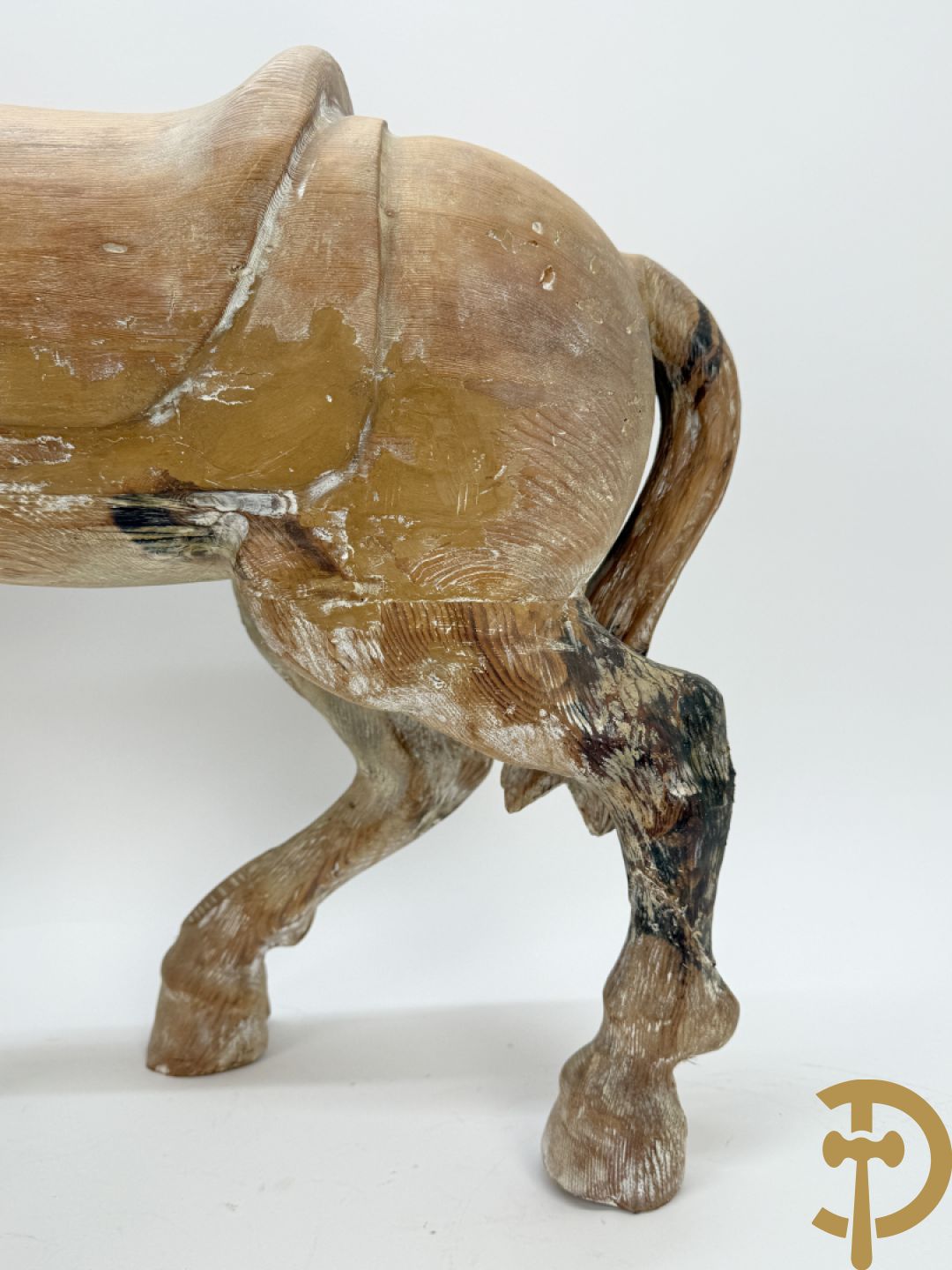 Houtgesculpteerd kinderpaard