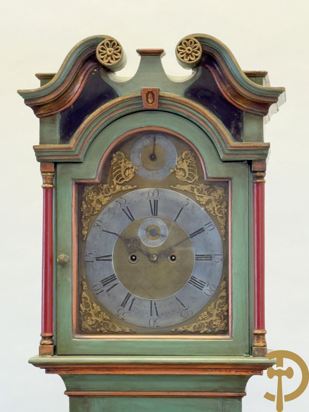 Beschilderde Engelse mahoniehouten grootvadersklok - deur met bloementafereel, getekend G. Peters Flensburg