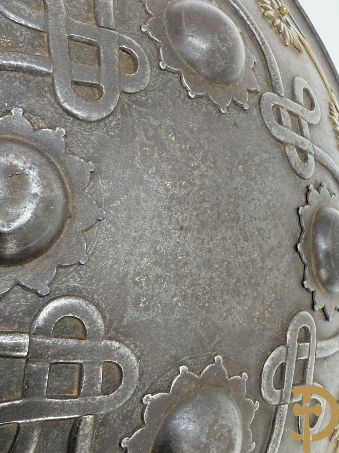 Bewerkt ijzeren Indo-Perzisch Dhal-Separ schild, 19e