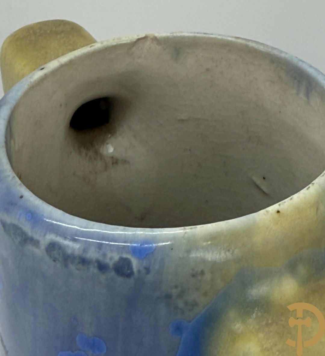 Paar Art deco vazen in meerkleurige keramiek, Pierrefonds (Oise streek), onderaan getekend V H