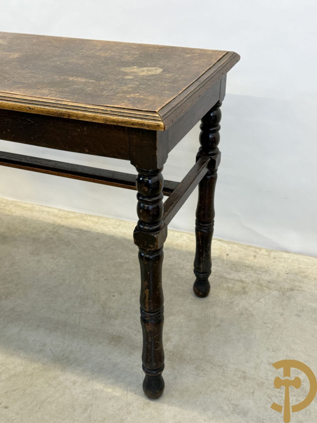 Drie antieke cafétafeltjes waarvan 2 met zijdelingse openklapbare flap