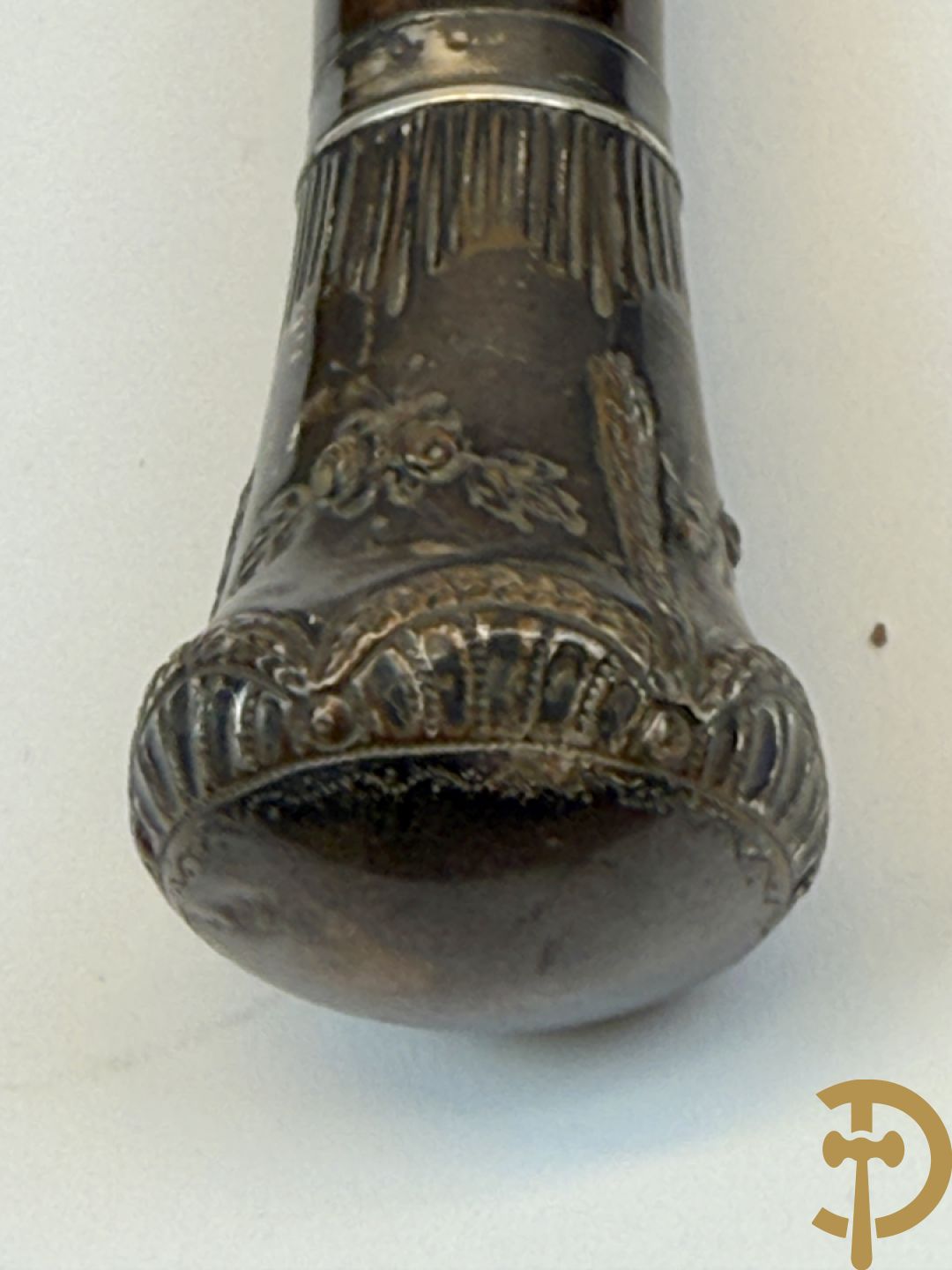 Verzameling wandelstokken met o.a. dierenhoofden en zilveren ornamenten