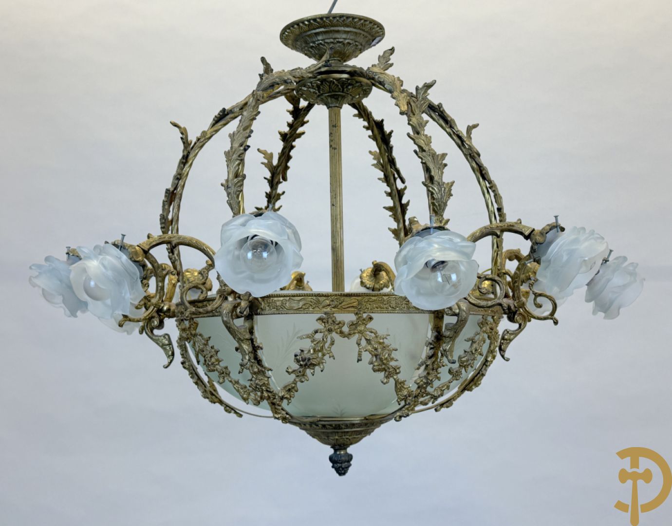 Bronzen ronde luchter met 12 lichtpunten en roosjes