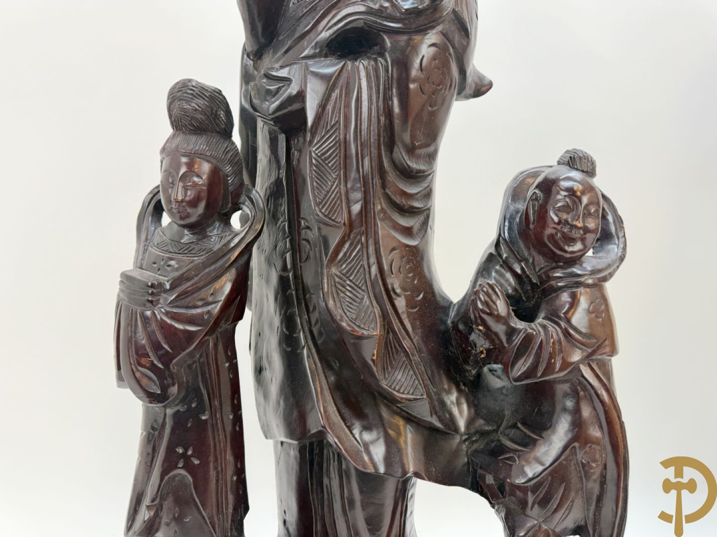 Aziatische houtsculptuur Guanying met 2 oosterse figuren + Oosterse man met baard