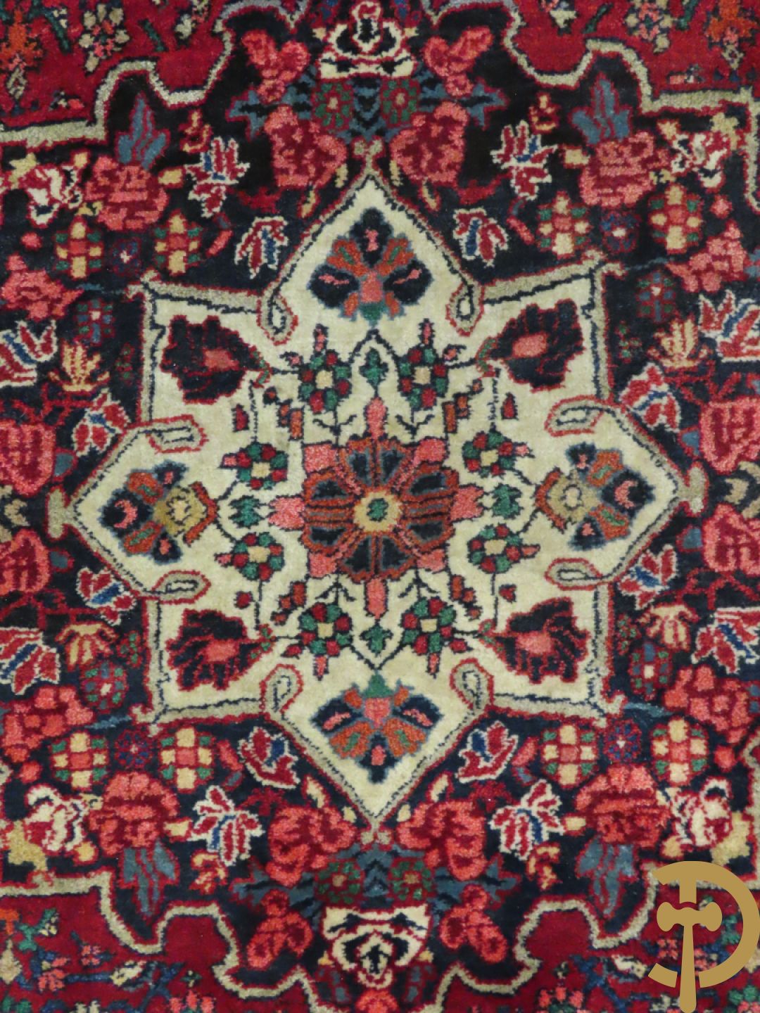 Oosters handgeknoopt tapijt