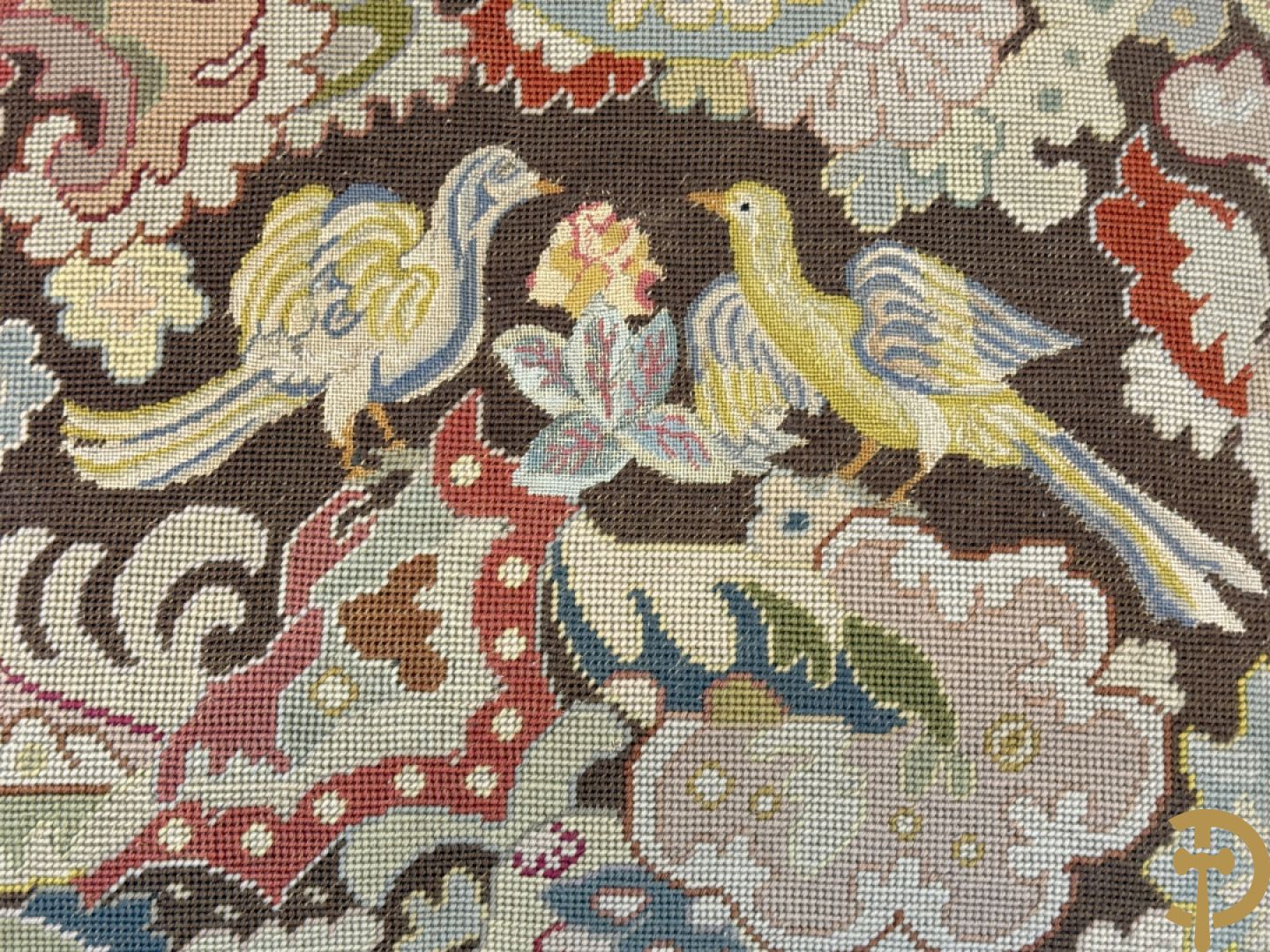 Armzetel Louis XIV met petit points + voetbankje