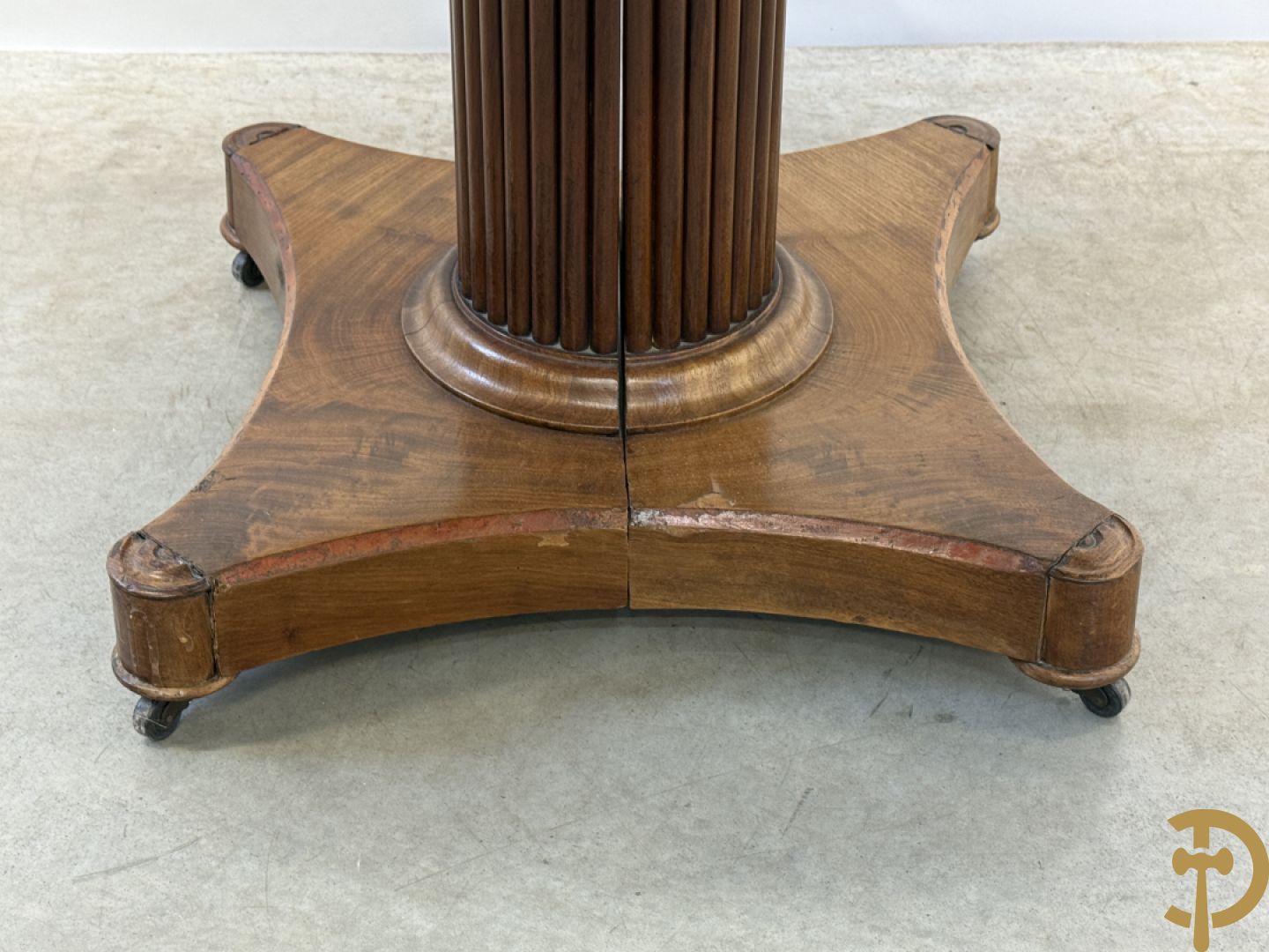 Notelaren uittrekbare ronde Charles X tafel, 19e