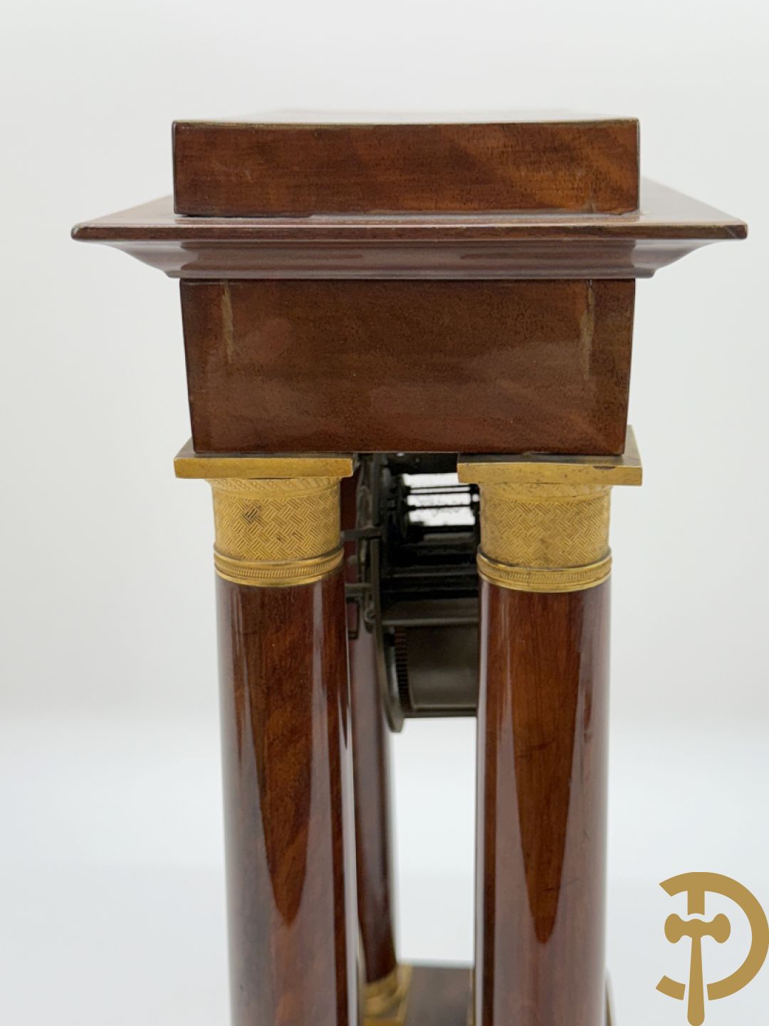 Mahoniehouten vierzuilenklok Charles X