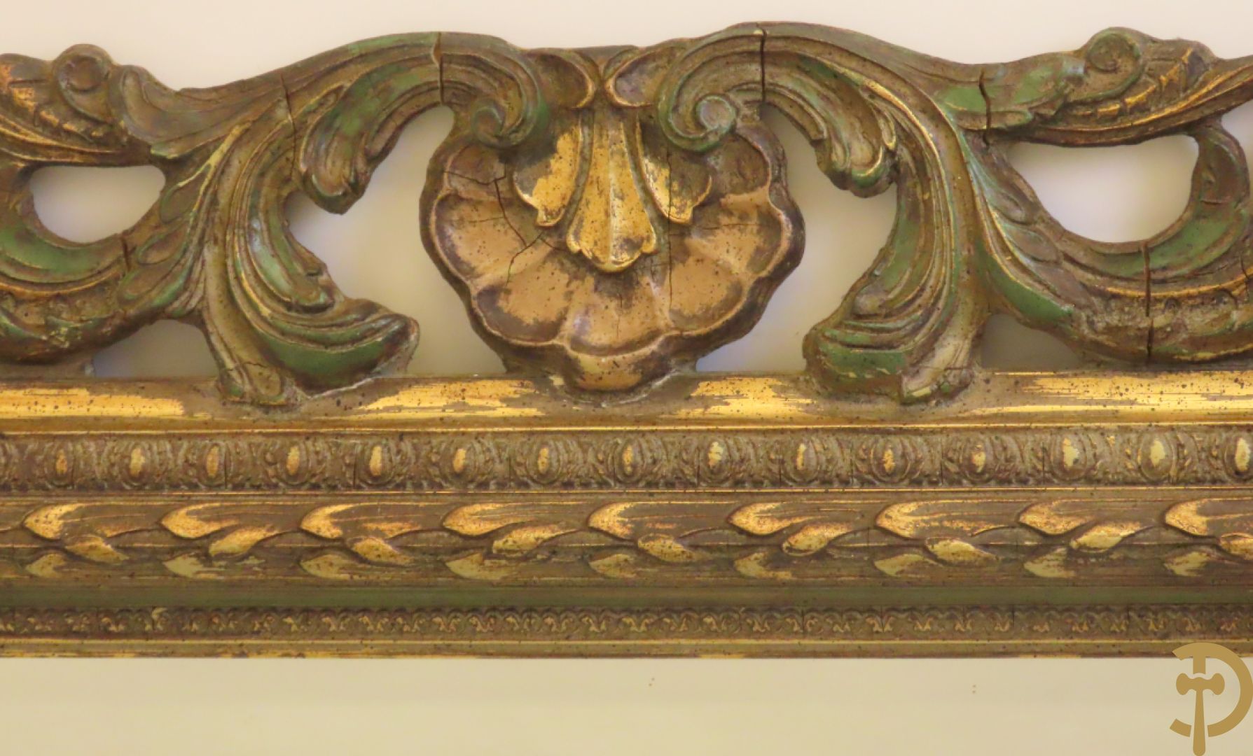 Vergulde spiegel met rocailles