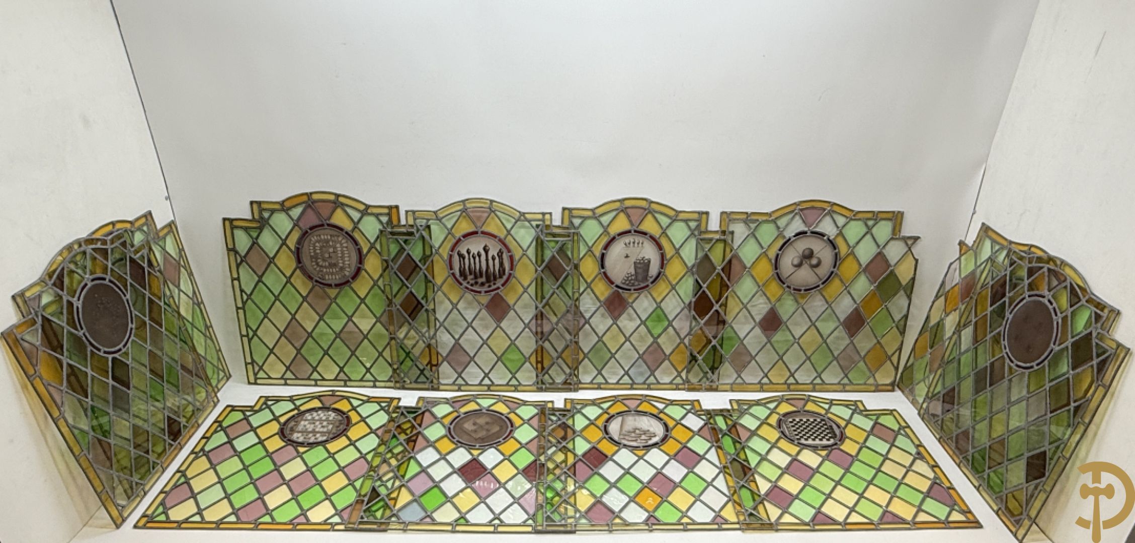 Twaalf loodramen met afbeeldingen van volksspelen