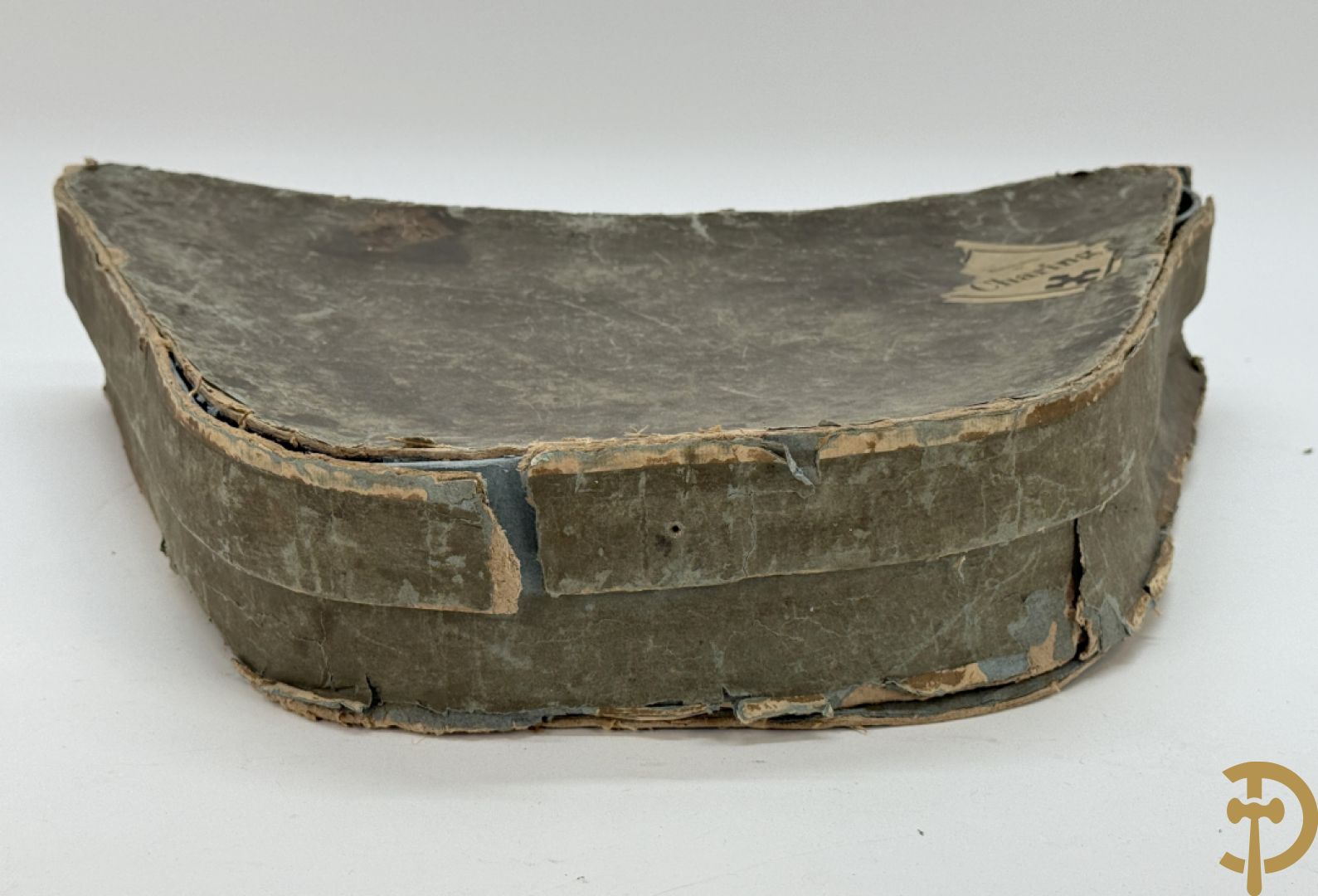 Oude Engelse plooibare steek voor hoed in doos