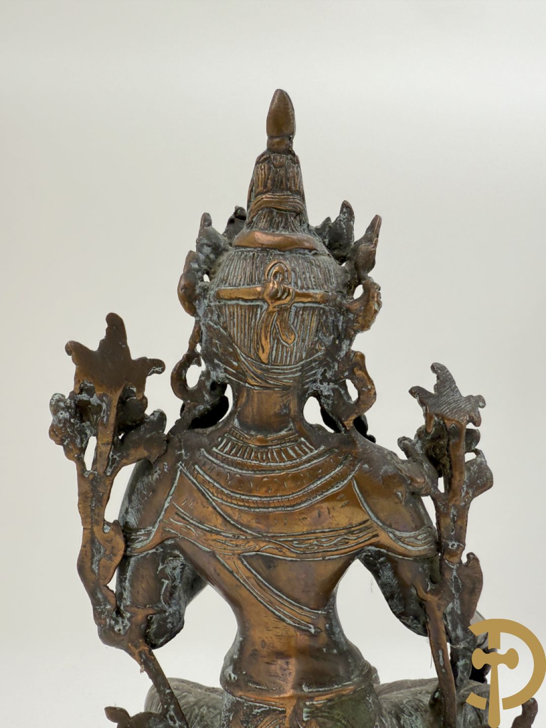 Bronzen dansende shiva + zittende bronzen boedhistische figuur + zittende boedhistische man met mand in zamak + bronzen boedhistisch boedhahoofd + bronzen shiva met 4 armen