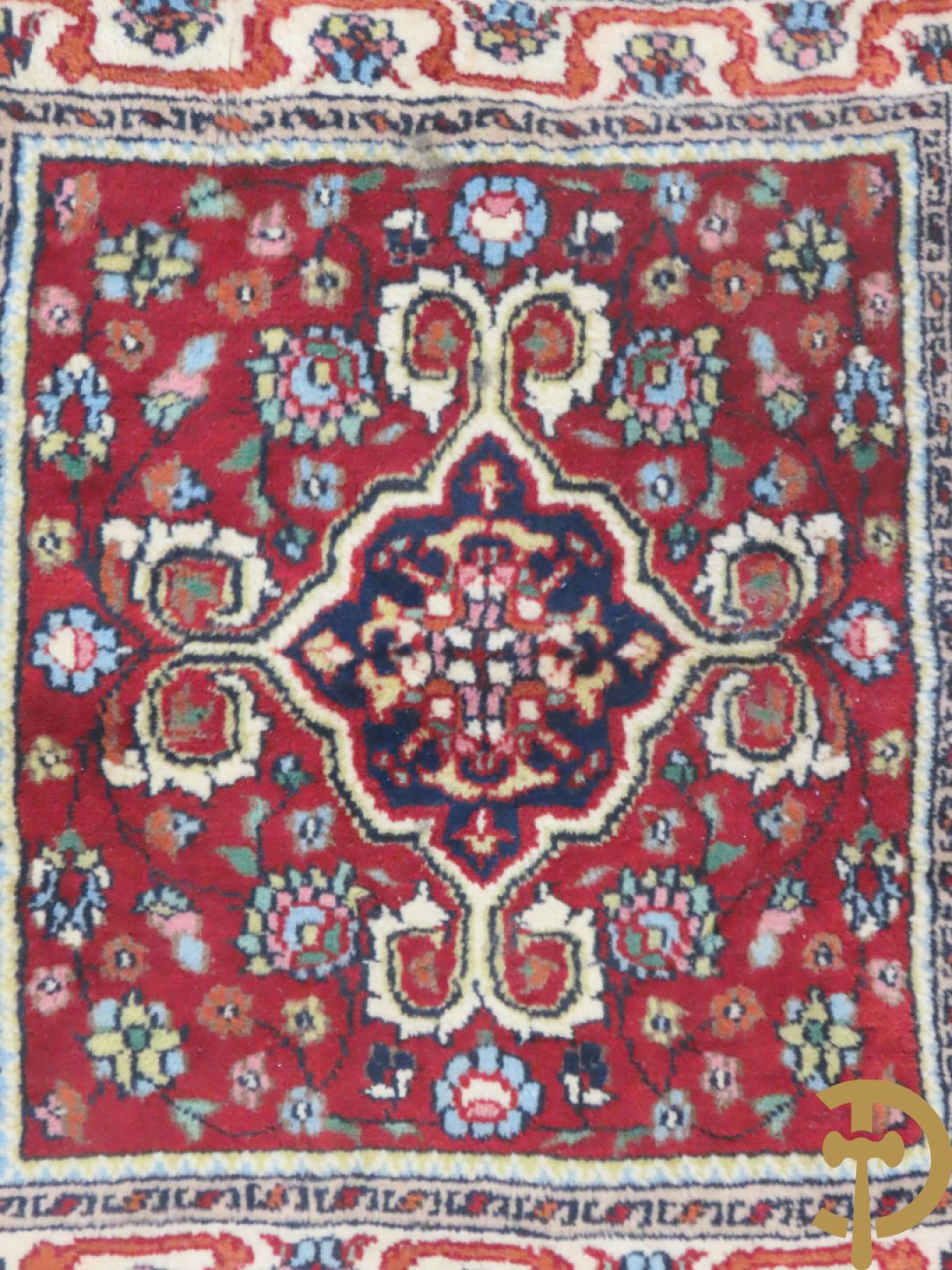 Zes oosterse handgeknoopte tapijten w.o. 2 Bouchara, Hamadan en 2 voettapijtjes