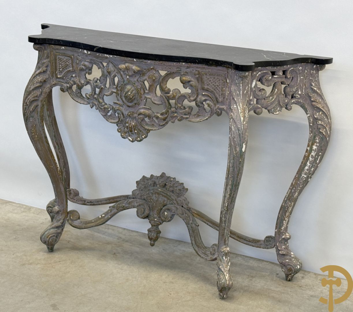 Gepatineerde Louis XV console met zwart marmeren blad