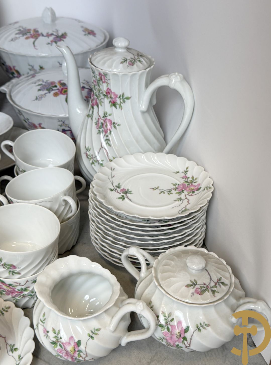 Porseleinen eet- (12-delig) en koffieservies (24- delig), Bernard Aud Limoges + porseleinen koffieservies, Haviland Limoges