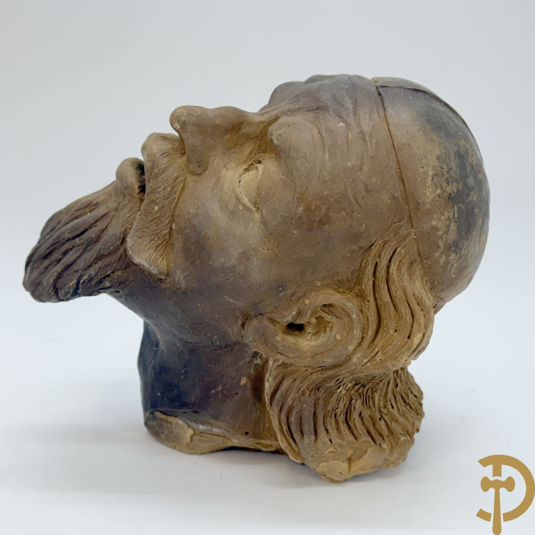 Houtgesculpteerd eiken basrelief karakterkop van man met baard + terra cotta karakterkop van man met baard, achteraan gemerkt Buster 