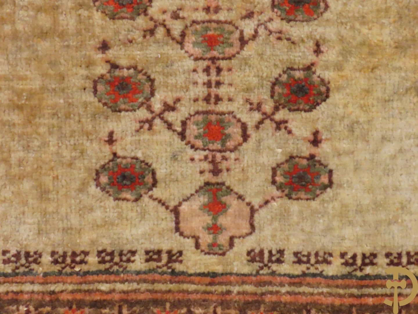 Oosters handgeknoopt zijden tapijt