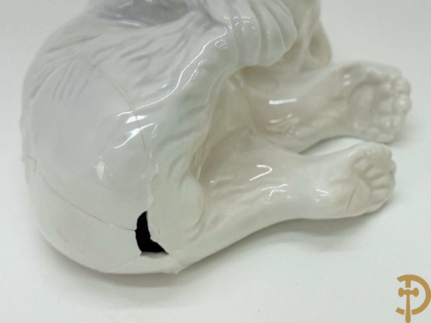 Reeks biscuitbeelden in Royal Copenhagen o.a. saterfiguur met bok, vogeltjes, hond, muis, ijsbeer, schaaltje