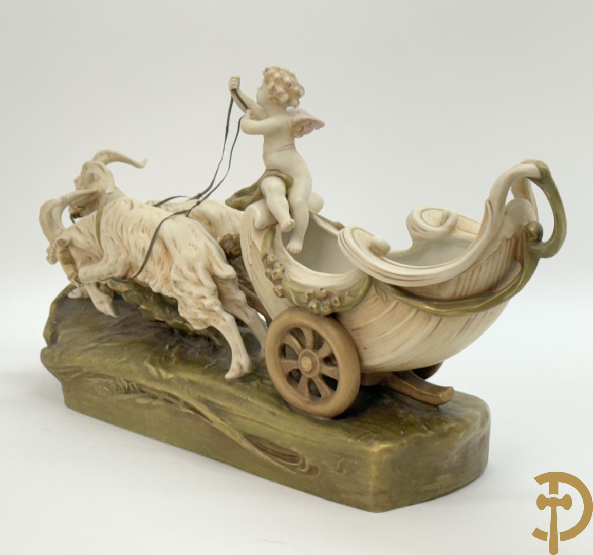 Royal Dux beeld van cupido met 2 rammen op carosse
