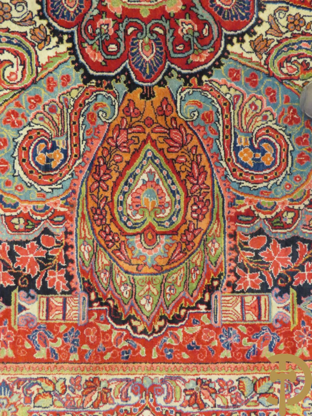 Oosters handgeknoopt tapijt met cashmeremotieven