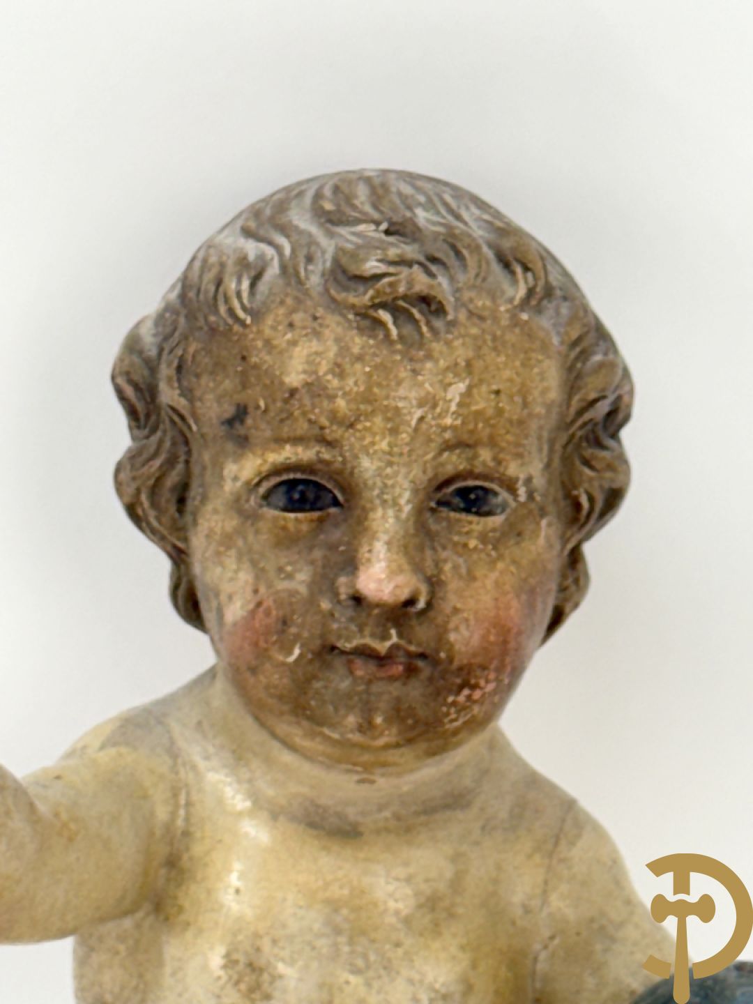 Gepolychromeerde houtsculptuur van kind Jezus met bol, 19e