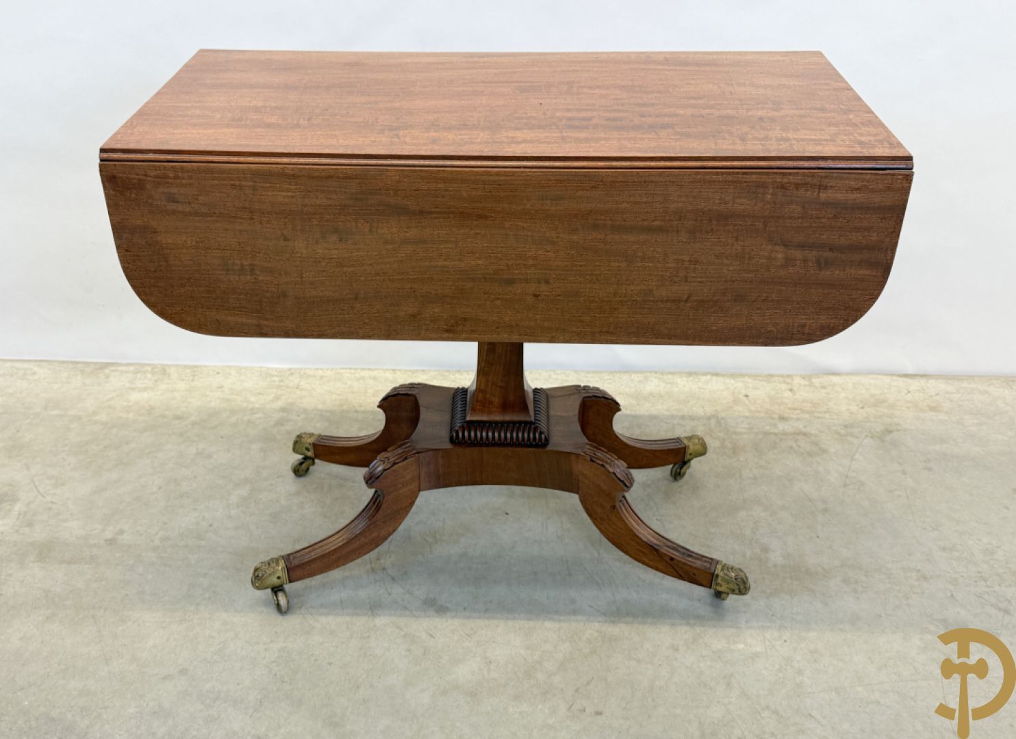 Engelse pembroketable met openflapbare zijkanten en lade - op vierpikkel