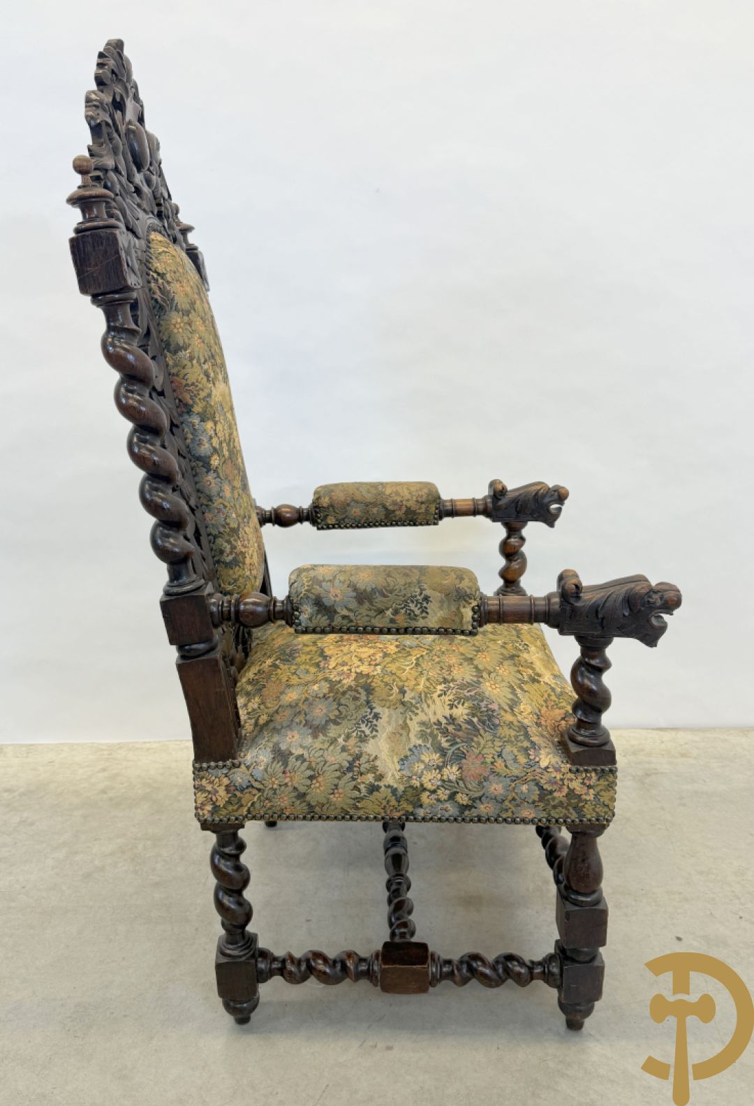 Paar massief eiken jacht armzetels met sculptuur van bladranken en vogelmotieven