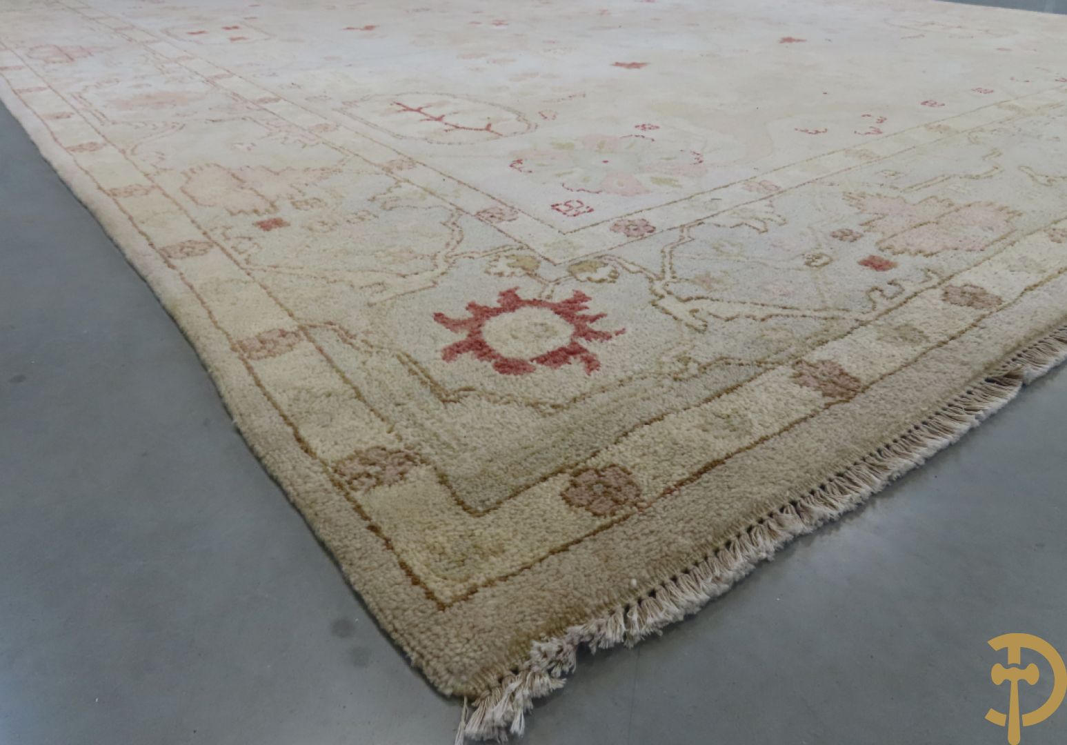 Oosters handgeknoopt tapijt met bloemenpatronen op beige fond, Oushak