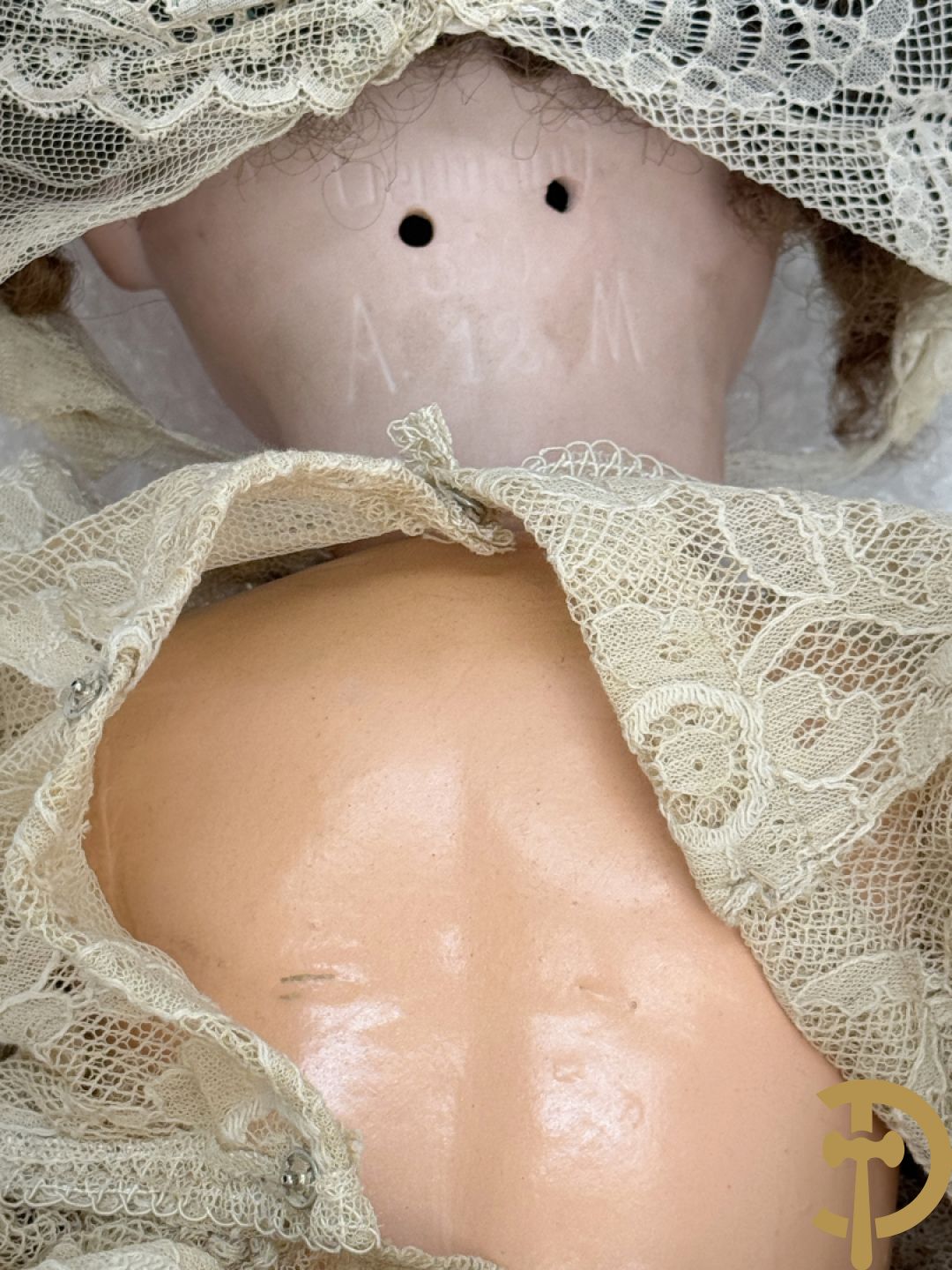 Antiek pop met porseleinen hoofd, papier maché ledematen en  beweegbare ogen,  gemerkt Armand Marseille Germany 390 A12M