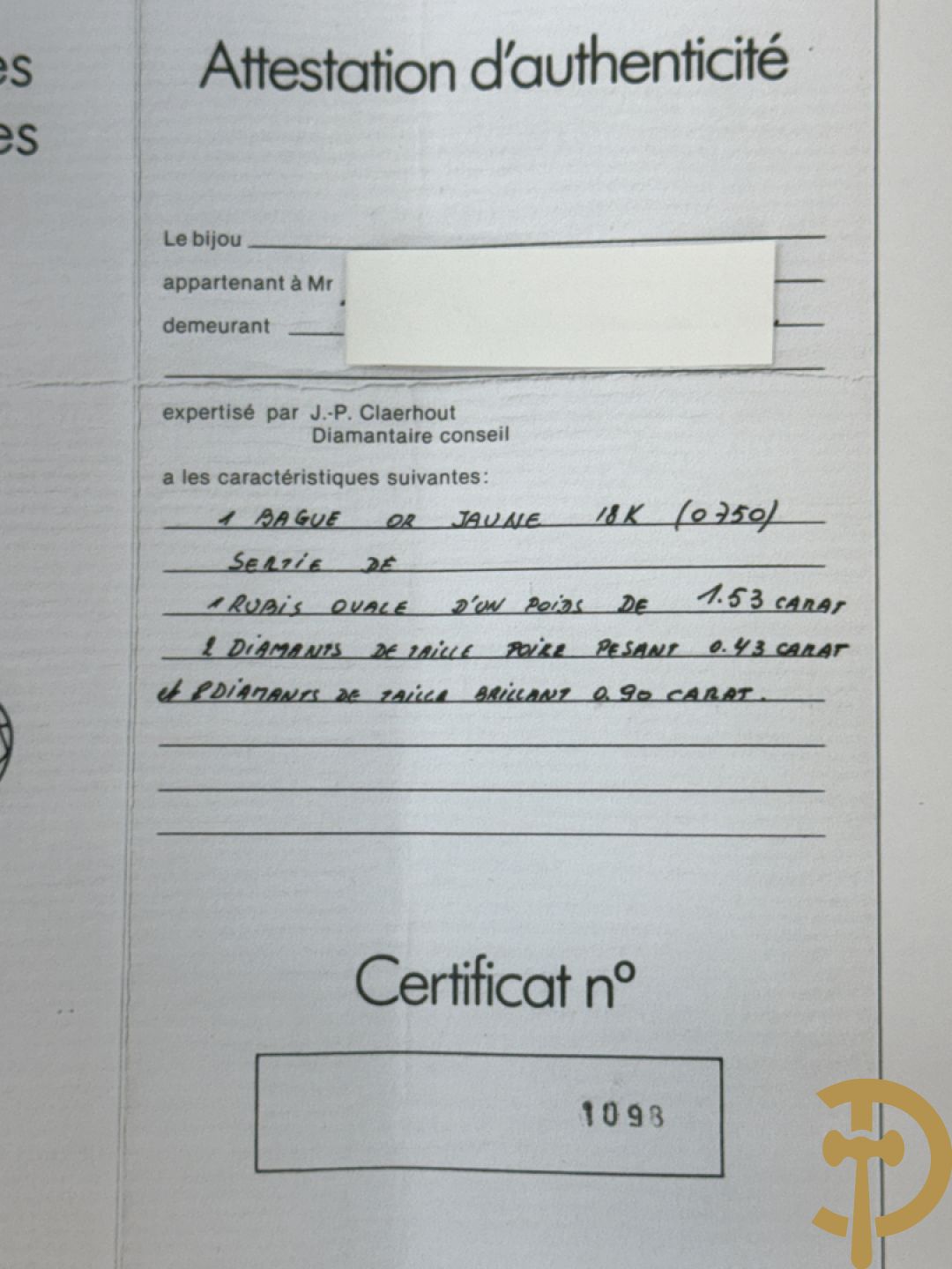 Geelgouden damesring met centrale ovale robijn van 1,53 ct. en 2 peervormige diamanten 0,,43 ct.