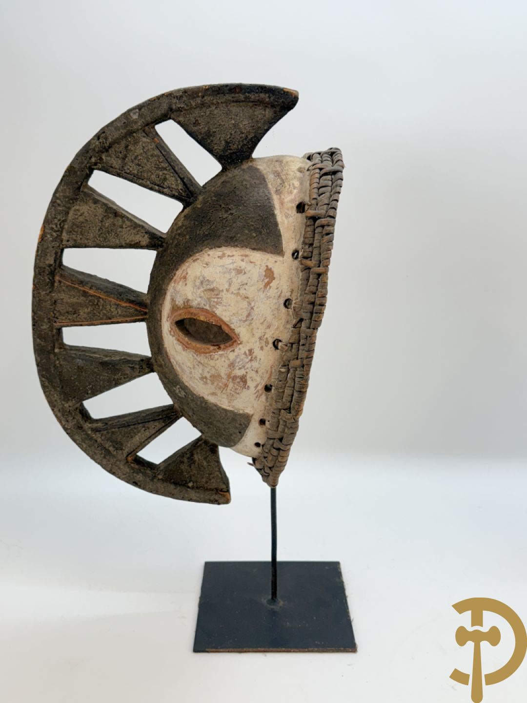 Twee Afrikaanse hout sculpturen : Ibo Nigeria masker + Malinees vogelbeeld Chiwara