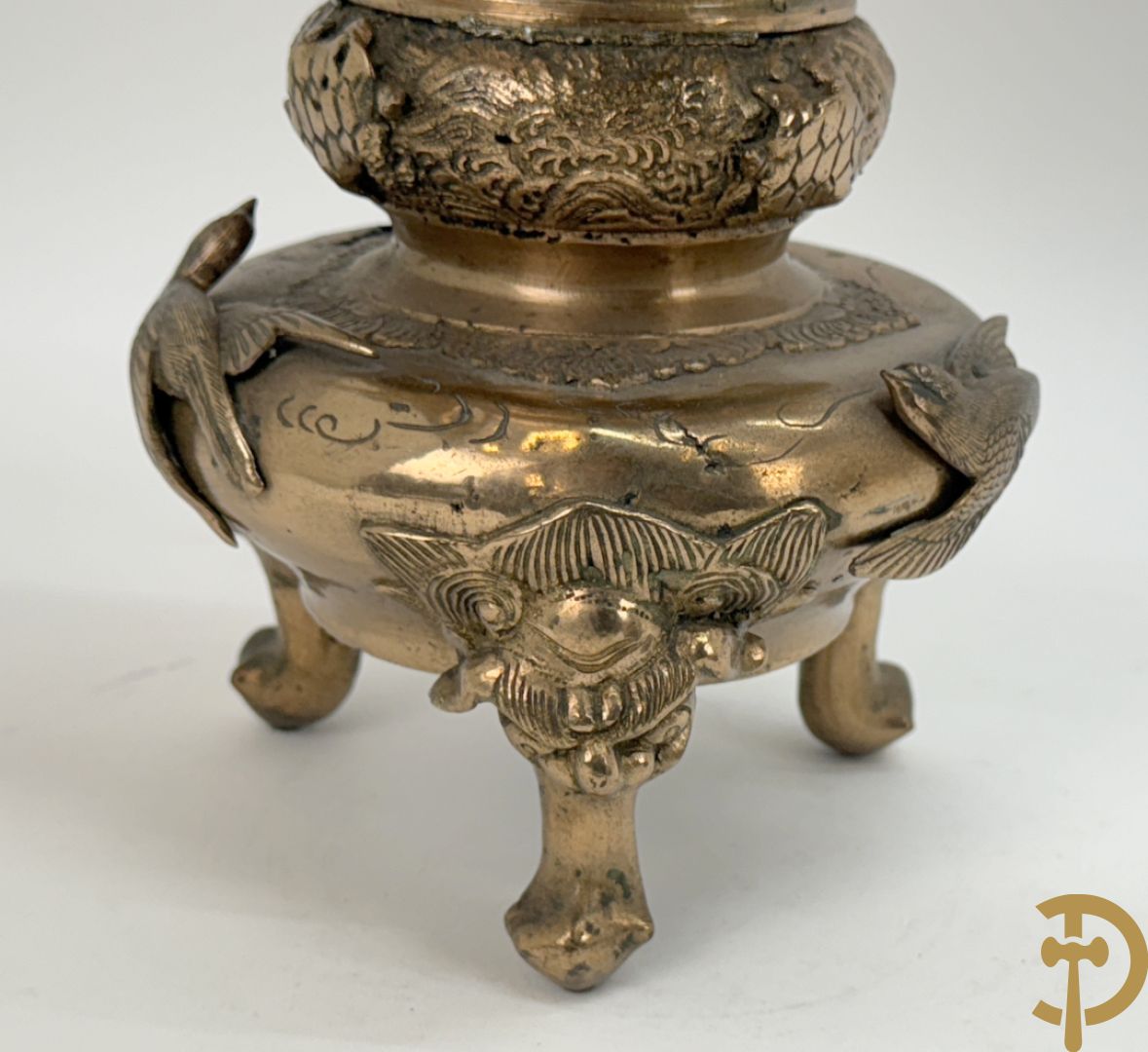 Vergulde bronzen Japanse brule parfum met vogelmotieven en bovenaan met slang bezet