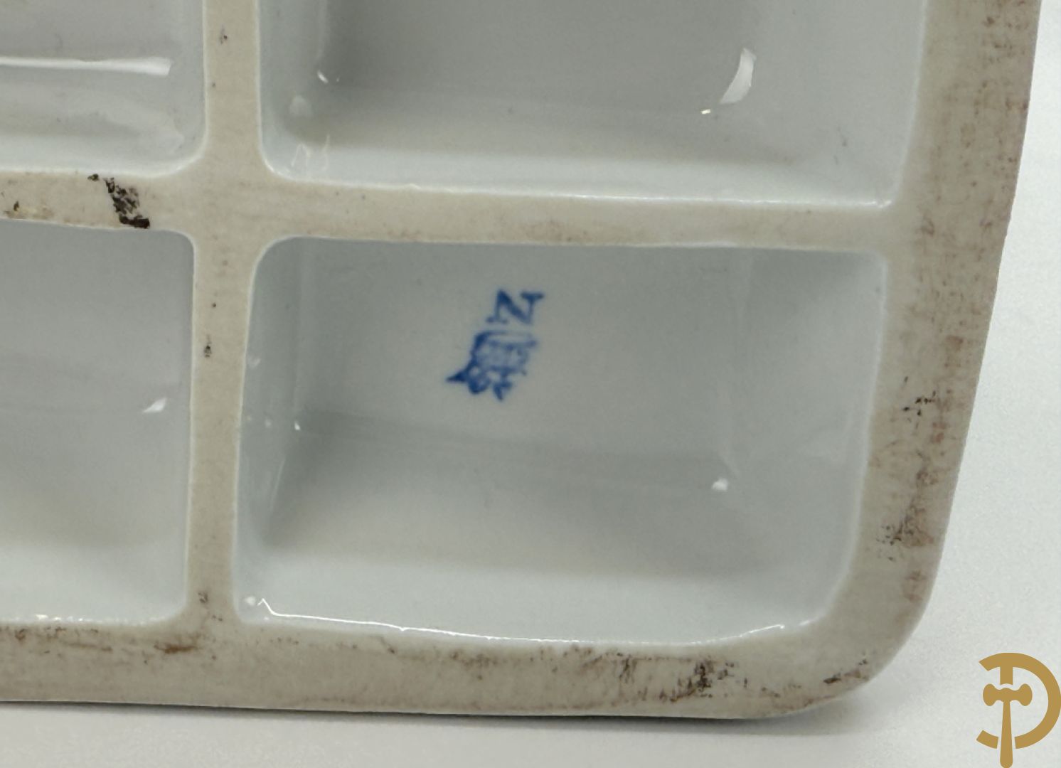 Porseleinen Napoleonistische figuren w.o. Napoleon te paard, 2 officieren, staande Napoleon en 4 kleine figuren