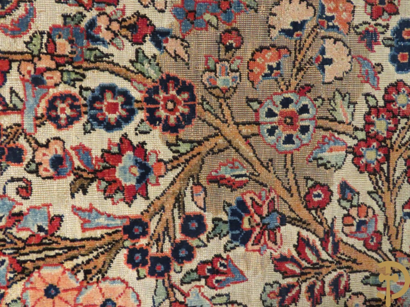 Oosters handgeknoopt tapijt Tabriz met amfoor, bloemen en levensboom